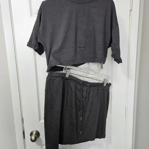 Grey pretty little thing 2 piece outfit - Picture 11 of 16